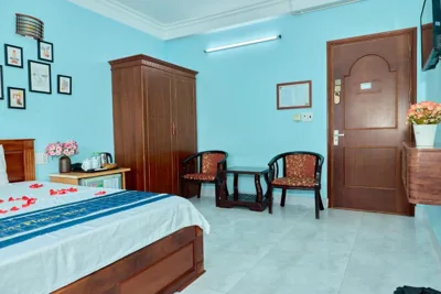 Queen Room with Sea View — Phoenix Flower Hotel & Travel